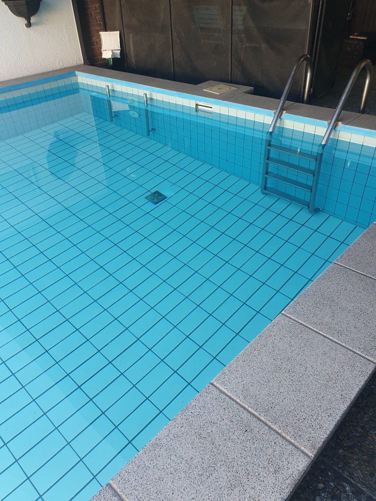 Professionelle Poolpflege, Reinigung und Wartung